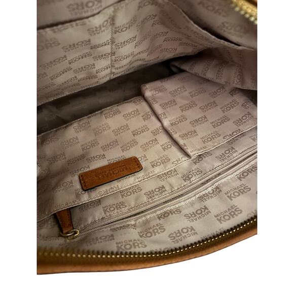 Michael Kors Retired Kingsbury Bucket Bag, Navy in Nice Condition! - Picture 3 of 14